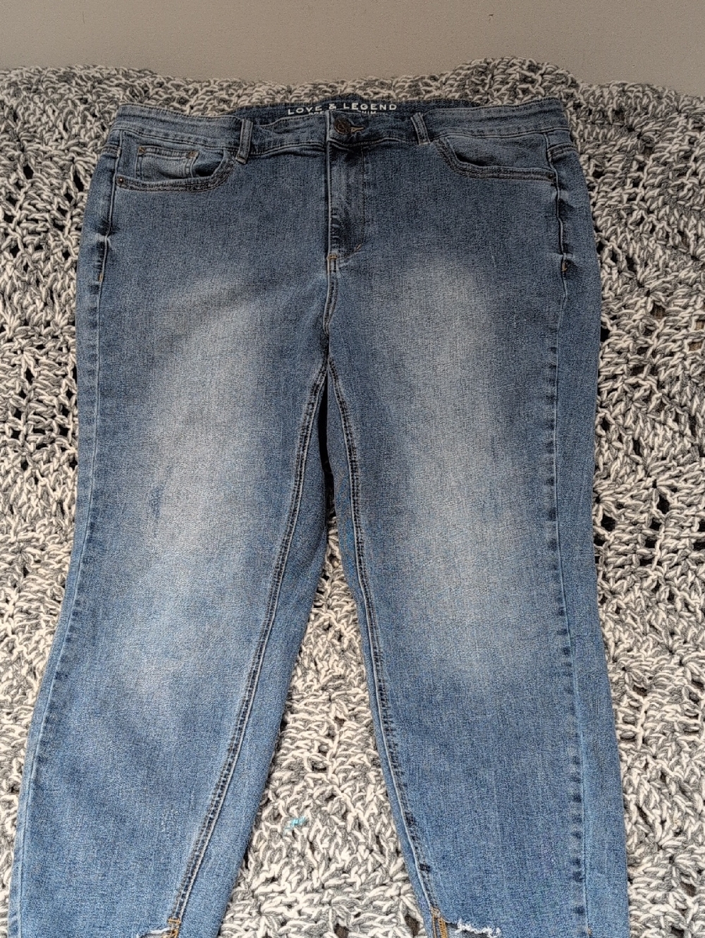 346 - Love & Legend Jeans in Light Blue Wash